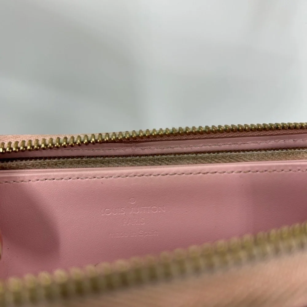 LOUIS VUITTON Light Pink Vernis Monogram Patent Leather Shiny Zippy Wallet